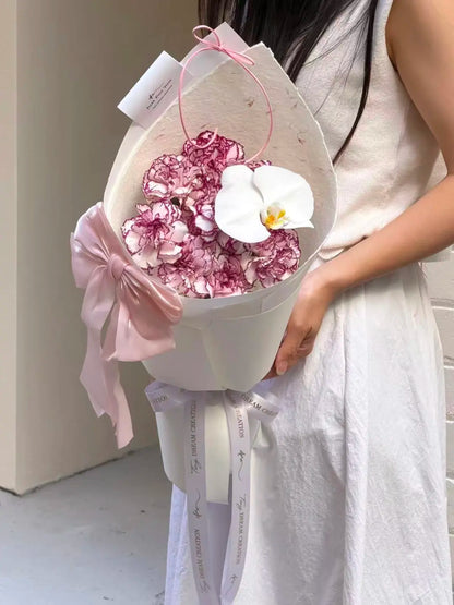 Carnations and Phalaenopsis Orchids 康乃馨与蝴蝶兰   