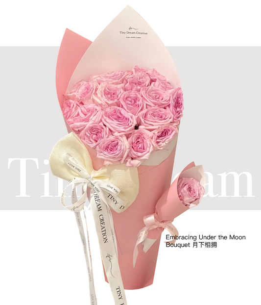 Embracing Under the Moon Bouquet 月下相拥